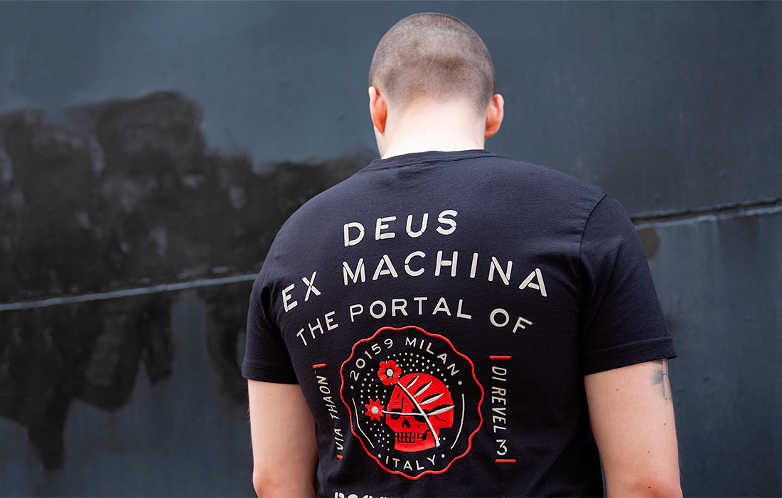 Deus ex deals machina abbigliamento